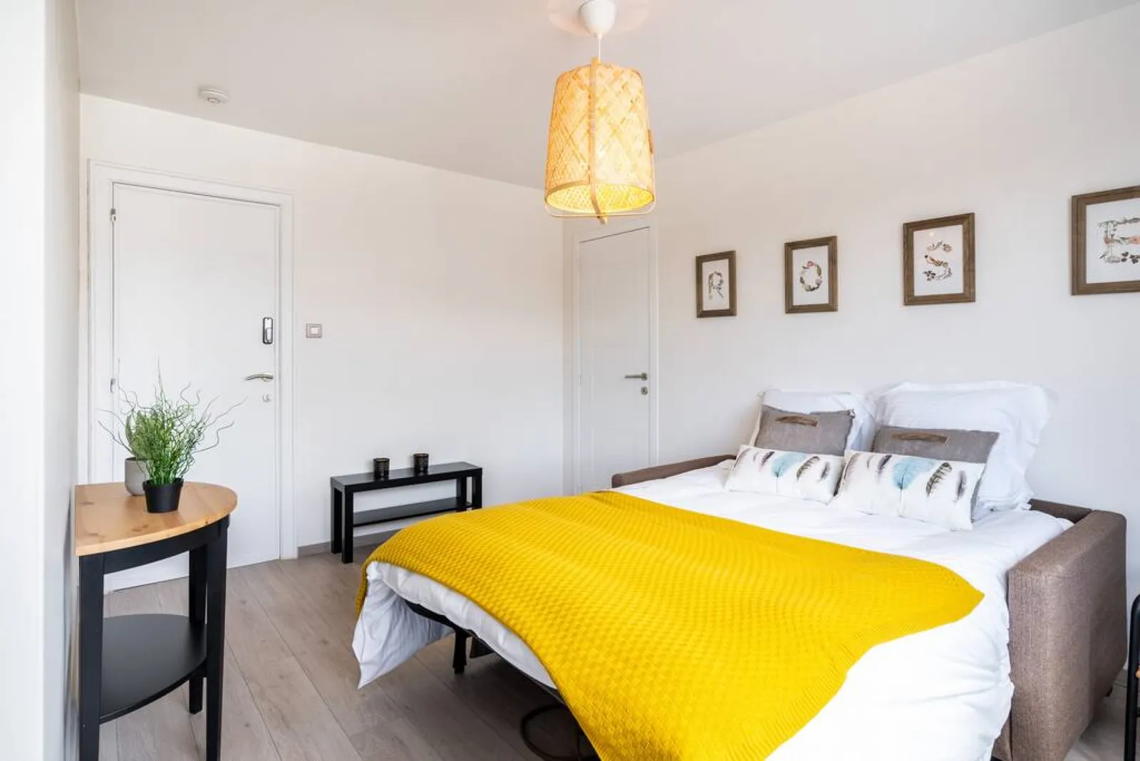 The other double bed in The Desert Rose, by the window